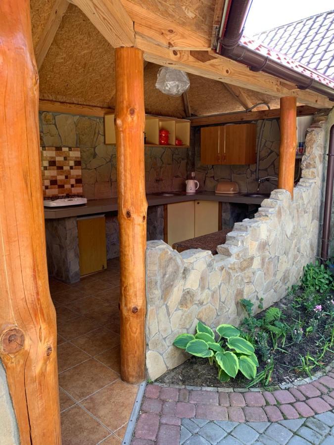 Комфортабельный Коттедж Bed and Breakfast Svityaz' Buitenkant foto