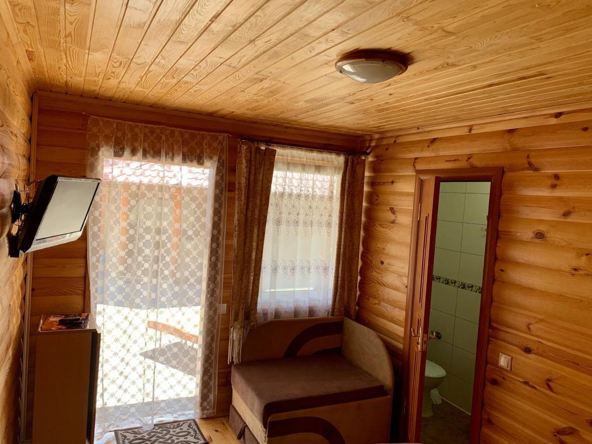 Комфортабельный Коттедж Bed and Breakfast Svityaz' Buitenkant foto