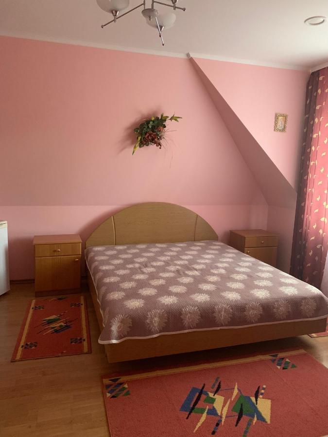 Комфортабельный Коттедж Bed and Breakfast Svityaz' Buitenkant foto