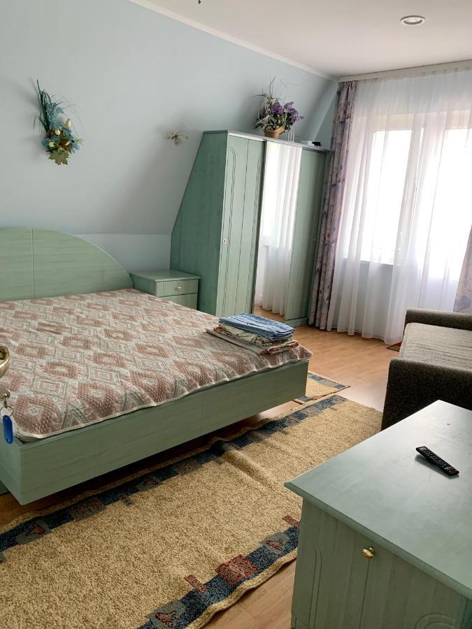 Комфортабельный Коттедж Bed and Breakfast Svityaz' Buitenkant foto