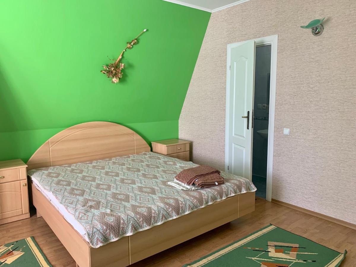 Комфортабельный Коттедж Bed and Breakfast Svityaz' Buitenkant foto